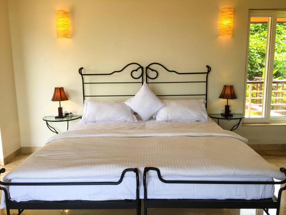 Villa Dolphin Heights 5bhk Sea View Pool Candolim